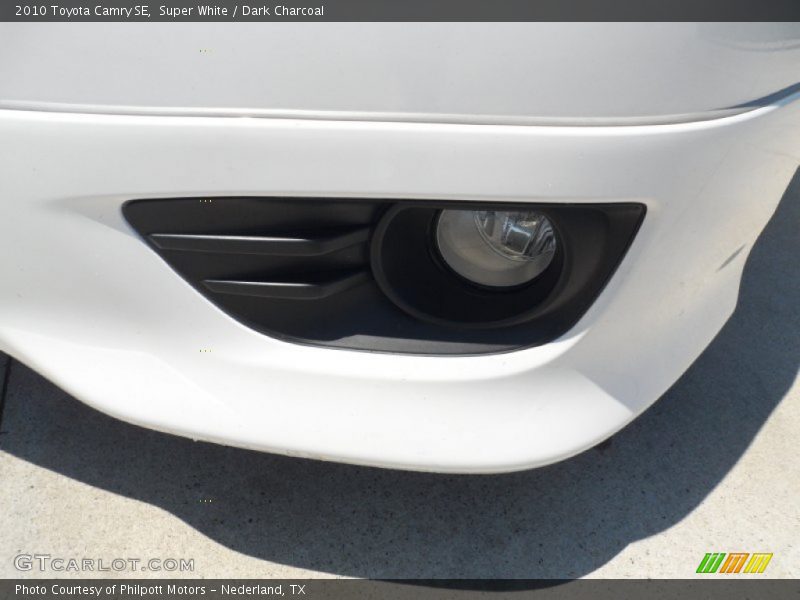 Super White / Dark Charcoal 2010 Toyota Camry SE
