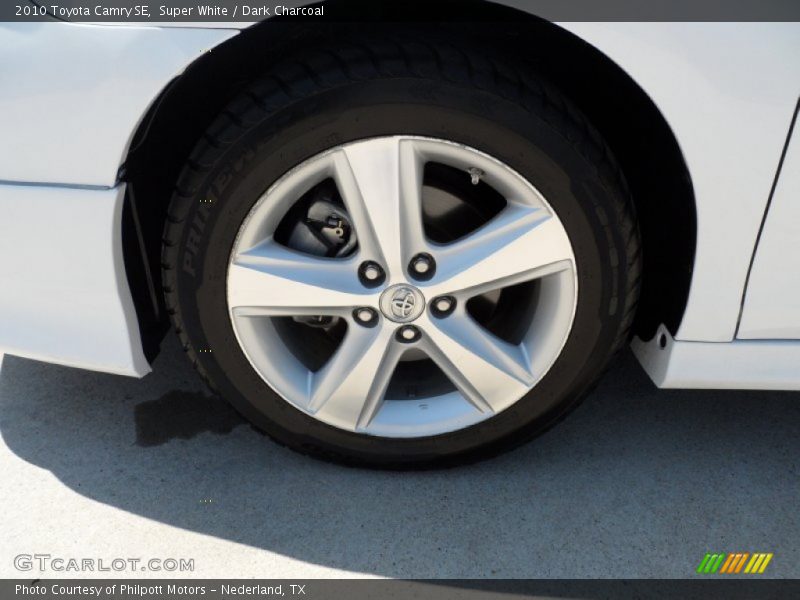 Super White / Dark Charcoal 2010 Toyota Camry SE