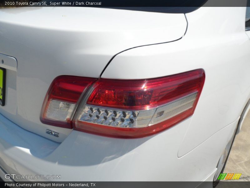 Super White / Dark Charcoal 2010 Toyota Camry SE