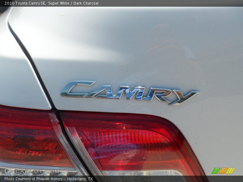 Super White / Dark Charcoal 2010 Toyota Camry SE