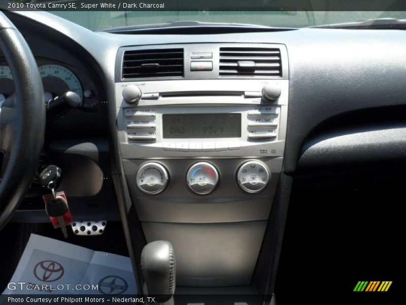Super White / Dark Charcoal 2010 Toyota Camry SE