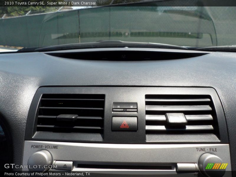 Super White / Dark Charcoal 2010 Toyota Camry SE