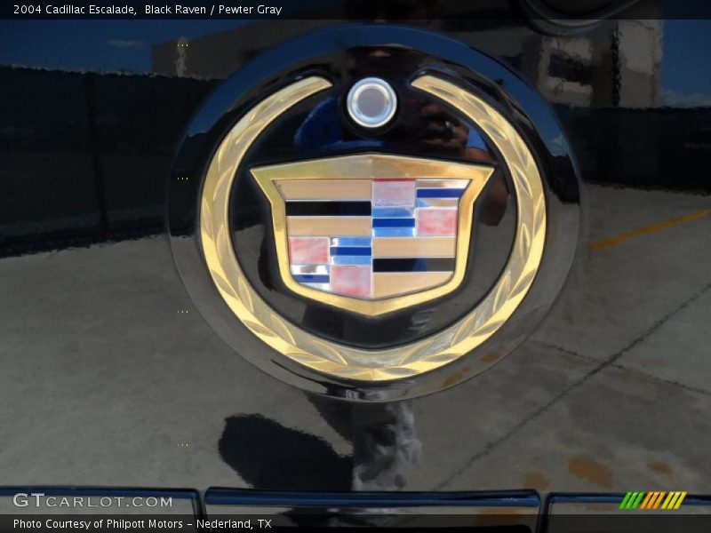  2004 Escalade  Logo