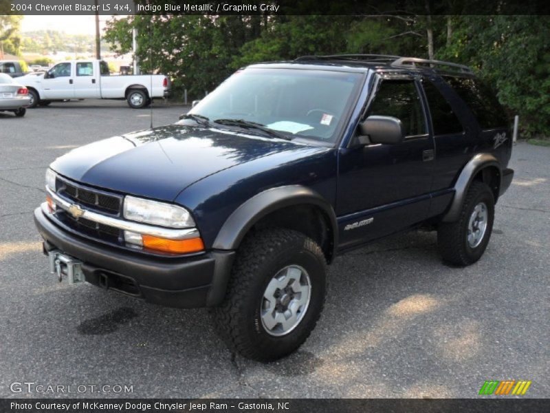 Front 3/4 View of 2004 Blazer LS 4x4