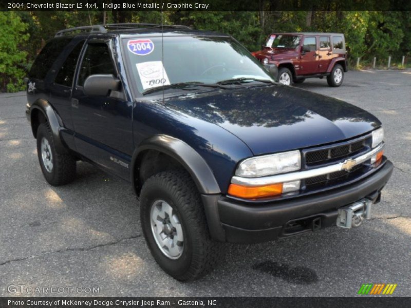 Front 3/4 View of 2004 Blazer LS 4x4