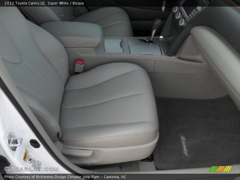 Super White / Bisque 2011 Toyota Camry LE