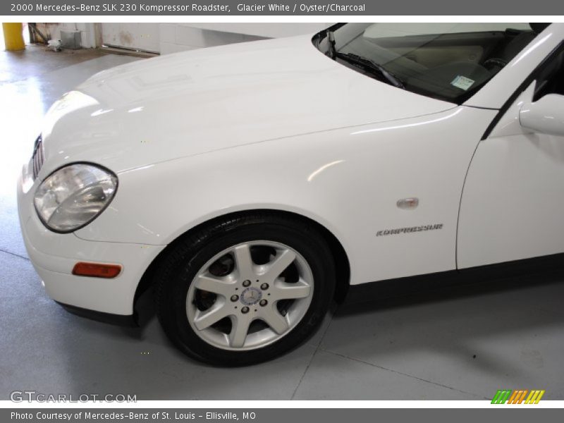 Glacier White / Oyster/Charcoal 2000 Mercedes-Benz SLK 230 Kompressor Roadster