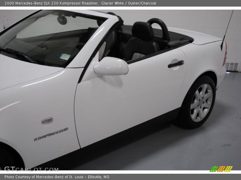 Glacier White / Oyster/Charcoal 2000 Mercedes-Benz SLK 230 Kompressor Roadster