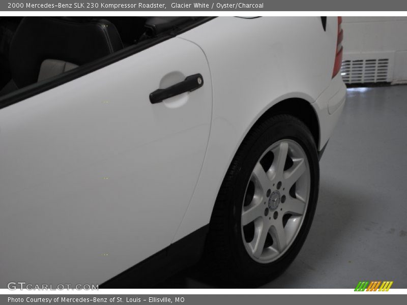 Glacier White / Oyster/Charcoal 2000 Mercedes-Benz SLK 230 Kompressor Roadster