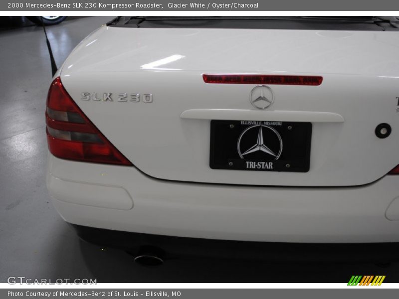 Glacier White / Oyster/Charcoal 2000 Mercedes-Benz SLK 230 Kompressor Roadster