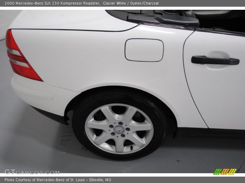 Glacier White / Oyster/Charcoal 2000 Mercedes-Benz SLK 230 Kompressor Roadster