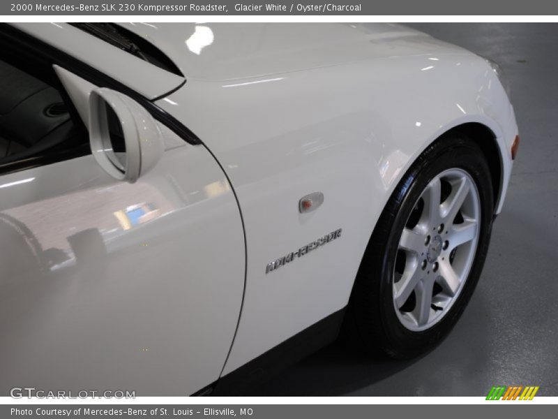 Glacier White / Oyster/Charcoal 2000 Mercedes-Benz SLK 230 Kompressor Roadster