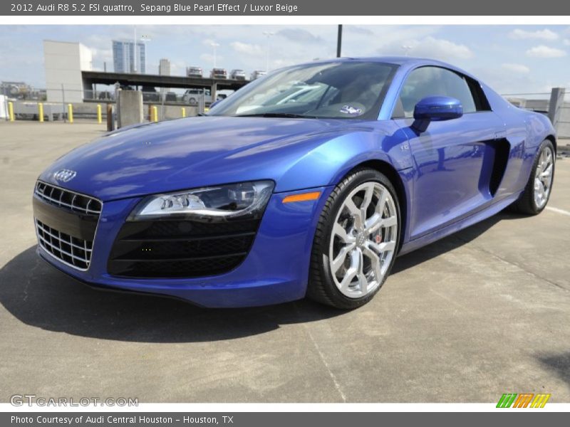 Front 3/4 View of 2012 R8 5.2 FSI quattro