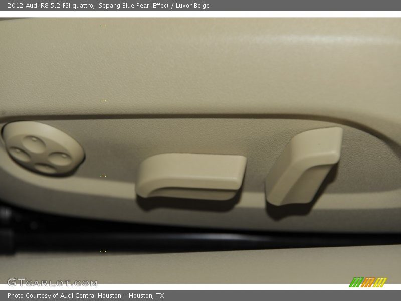 Controls of 2012 R8 5.2 FSI quattro