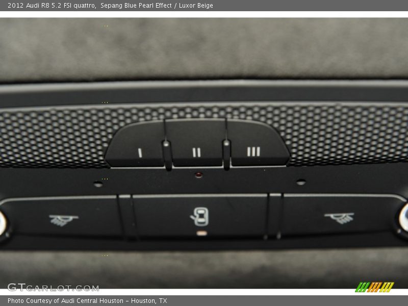 Controls of 2012 R8 5.2 FSI quattro