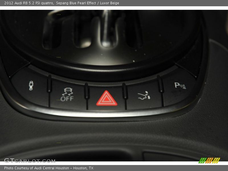 Controls of 2012 R8 5.2 FSI quattro