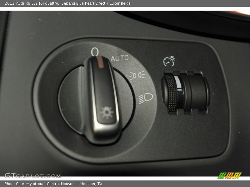 Controls of 2012 R8 5.2 FSI quattro