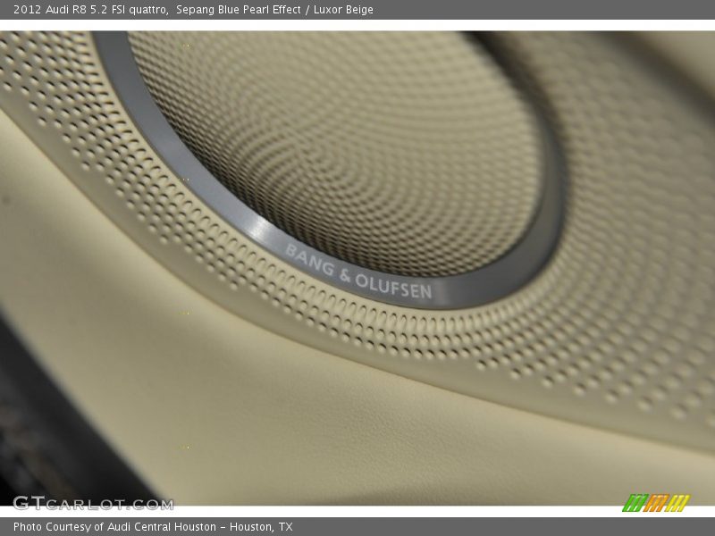 Sepang Blue Pearl Effect / Luxor Beige 2012 Audi R8 5.2 FSI quattro