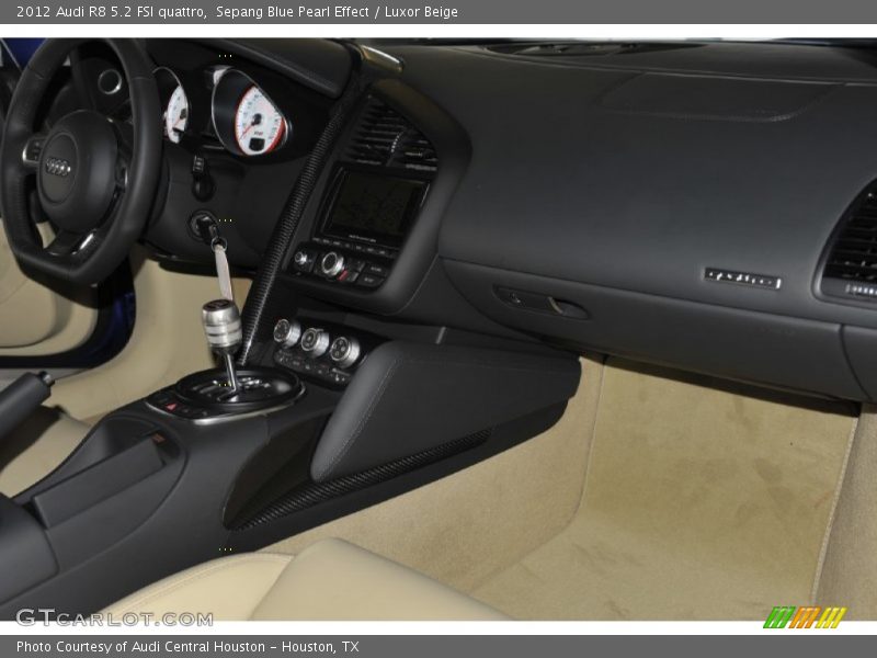 Dashboard of 2012 R8 5.2 FSI quattro