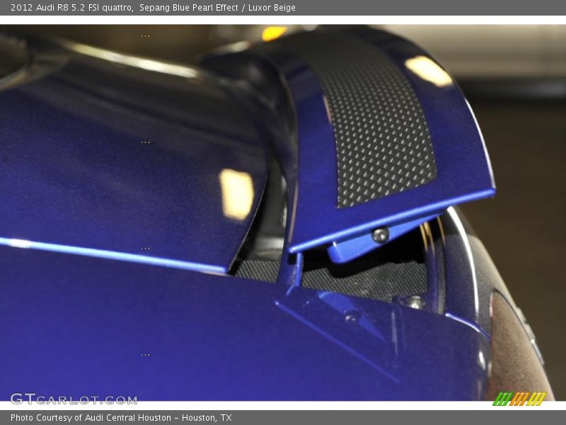 Sepang Blue Pearl Effect / Luxor Beige 2012 Audi R8 5.2 FSI quattro