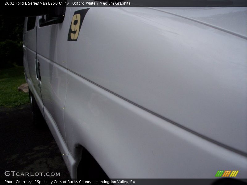 Oxford White / Medium Graphite 2002 Ford E Series Van E250 Utility