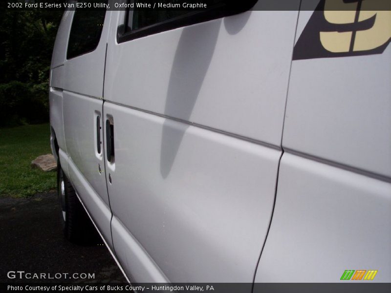 Oxford White / Medium Graphite 2002 Ford E Series Van E250 Utility