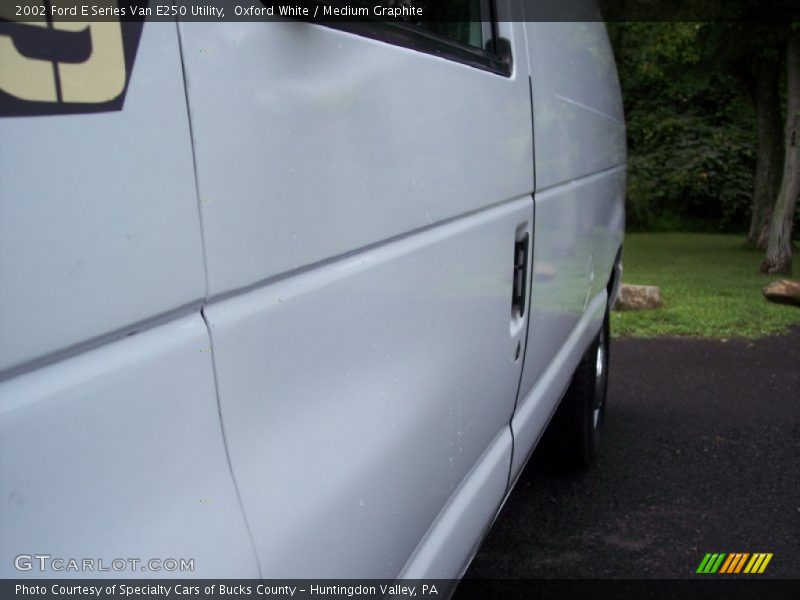 Oxford White / Medium Graphite 2002 Ford E Series Van E250 Utility