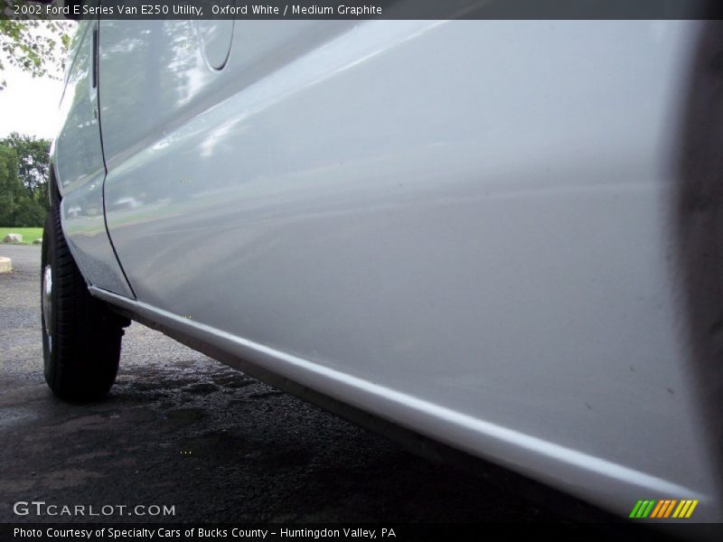 Oxford White / Medium Graphite 2002 Ford E Series Van E250 Utility