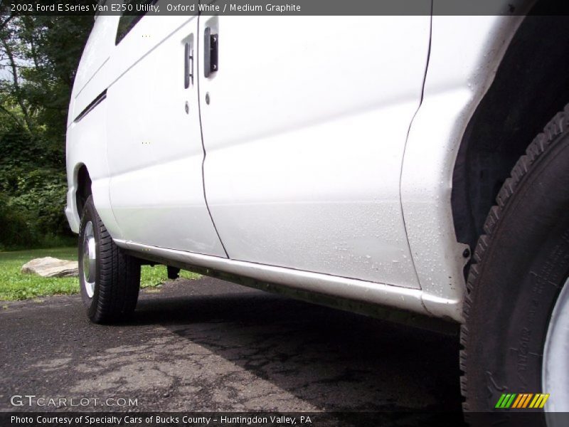 Oxford White / Medium Graphite 2002 Ford E Series Van E250 Utility
