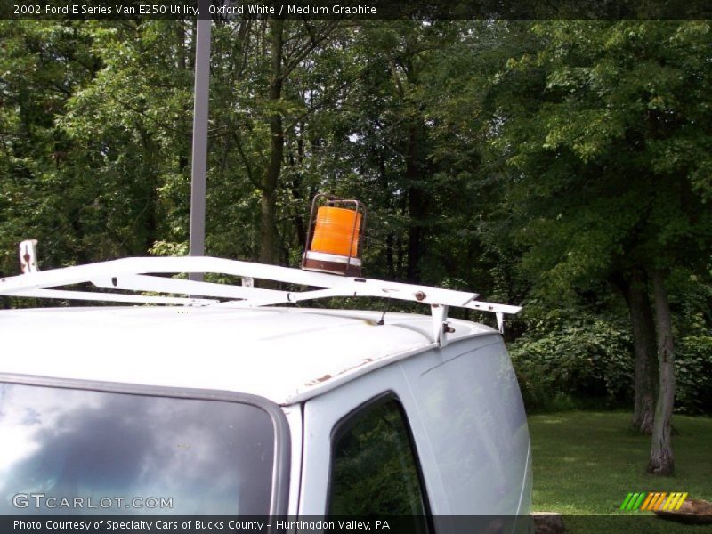 Oxford White / Medium Graphite 2002 Ford E Series Van E250 Utility