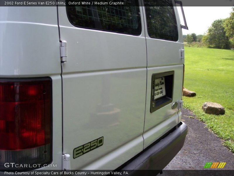 Oxford White / Medium Graphite 2002 Ford E Series Van E250 Utility