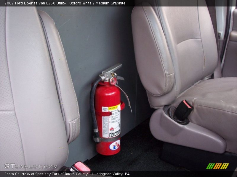 Oxford White / Medium Graphite 2002 Ford E Series Van E250 Utility