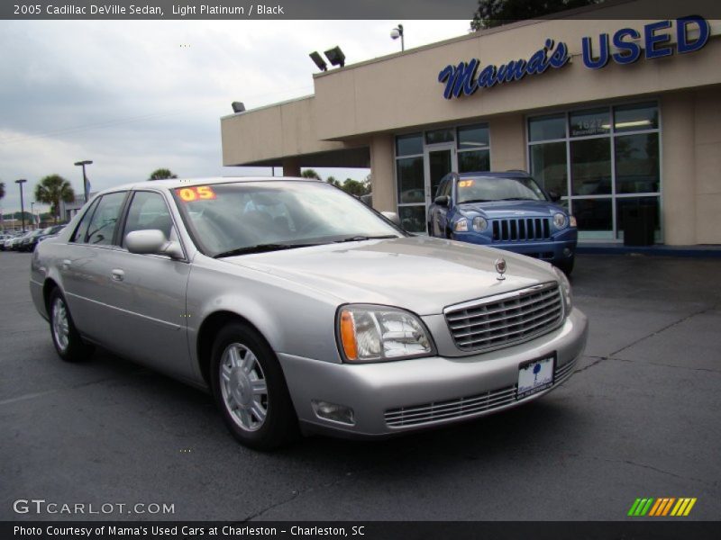Light Platinum / Black 2005 Cadillac DeVille Sedan