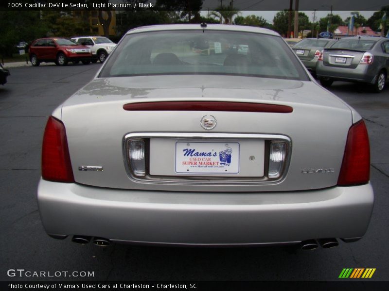 Light Platinum / Black 2005 Cadillac DeVille Sedan