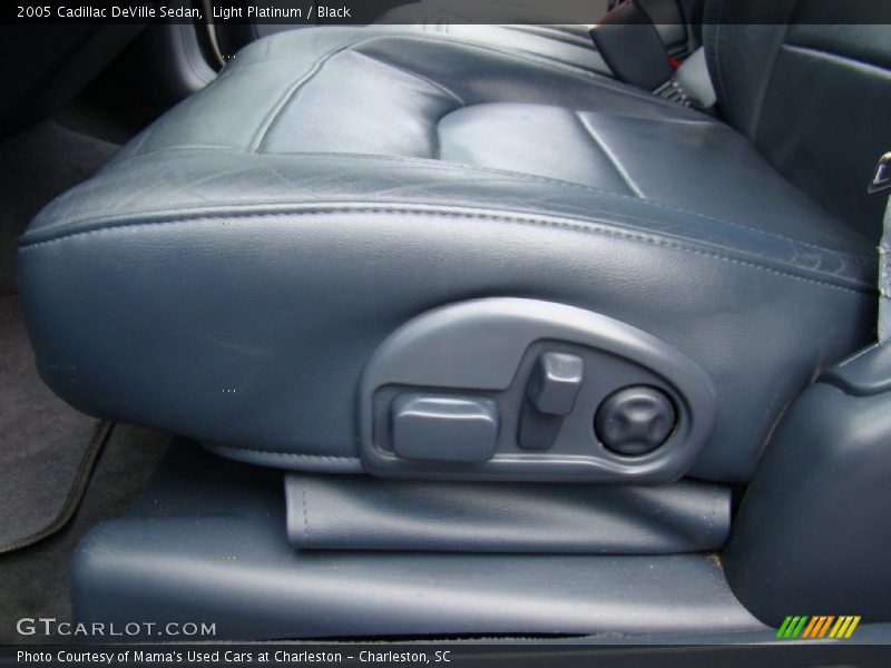 Light Platinum / Black 2005 Cadillac DeVille Sedan