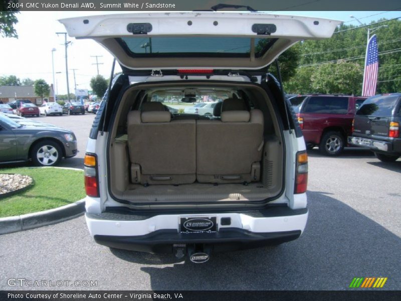 Summit White / Sandstone 2004 GMC Yukon Denali AWD