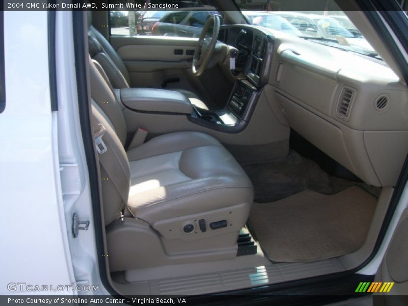Summit White / Sandstone 2004 GMC Yukon Denali AWD