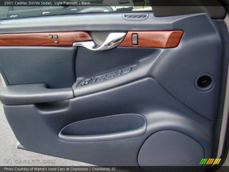 Light Platinum / Black 2005 Cadillac DeVille Sedan