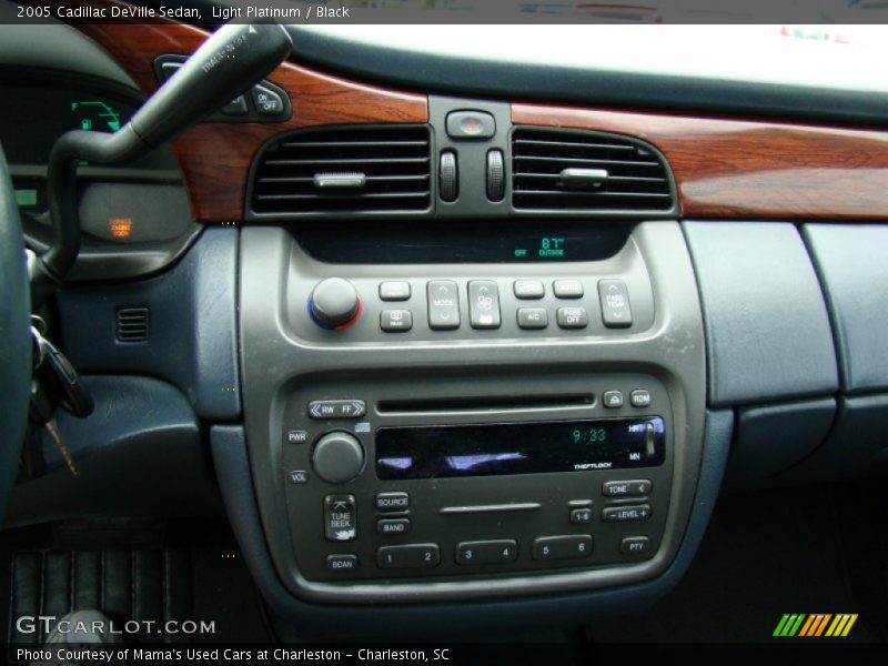 Light Platinum / Black 2005 Cadillac DeVille Sedan