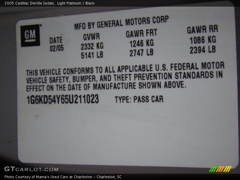 Light Platinum / Black 2005 Cadillac DeVille Sedan