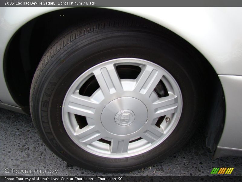 Light Platinum / Black 2005 Cadillac DeVille Sedan