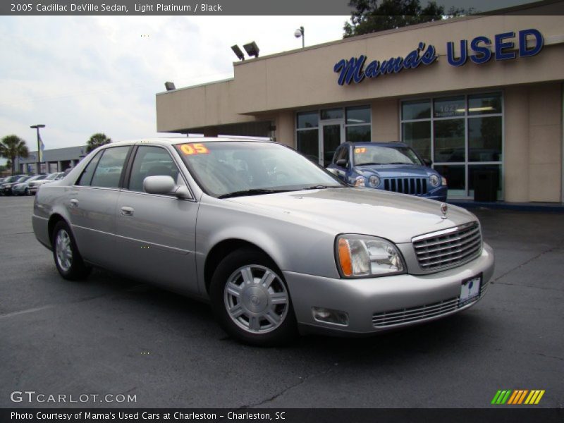 Light Platinum / Black 2005 Cadillac DeVille Sedan