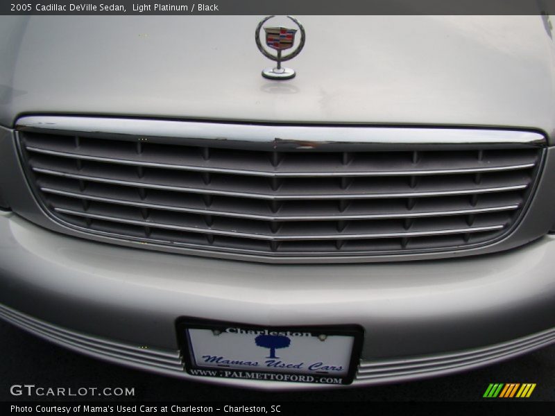 Light Platinum / Black 2005 Cadillac DeVille Sedan