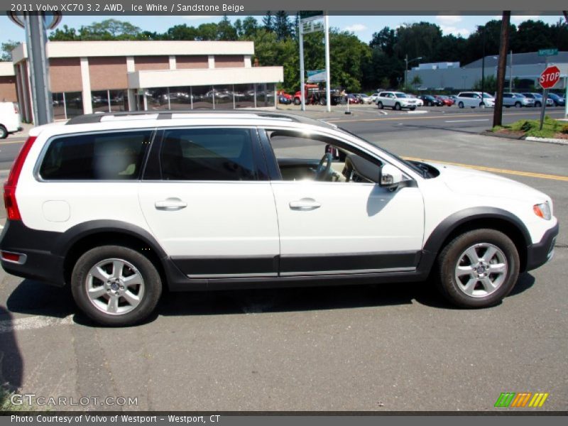 Ice White / Sandstone Beige 2011 Volvo XC70 3.2 AWD