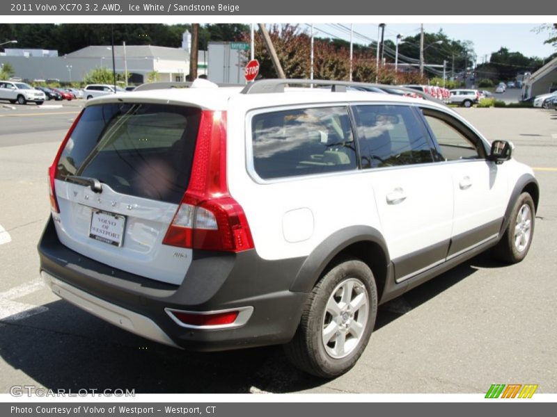 Ice White / Sandstone Beige 2011 Volvo XC70 3.2 AWD