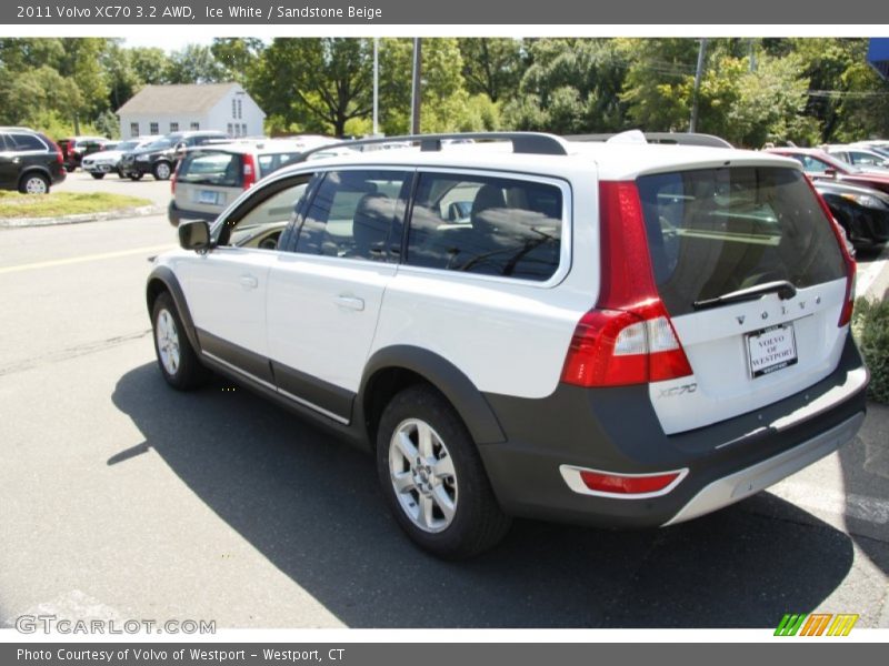 Ice White / Sandstone Beige 2011 Volvo XC70 3.2 AWD