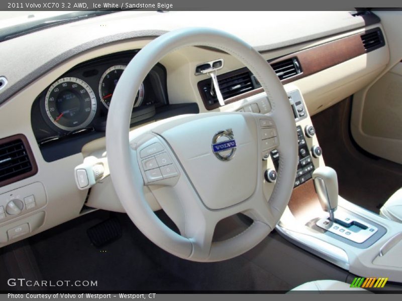 Ice White / Sandstone Beige 2011 Volvo XC70 3.2 AWD