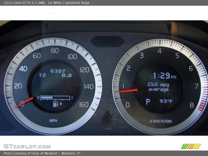 Ice White / Sandstone Beige 2011 Volvo XC70 3.2 AWD