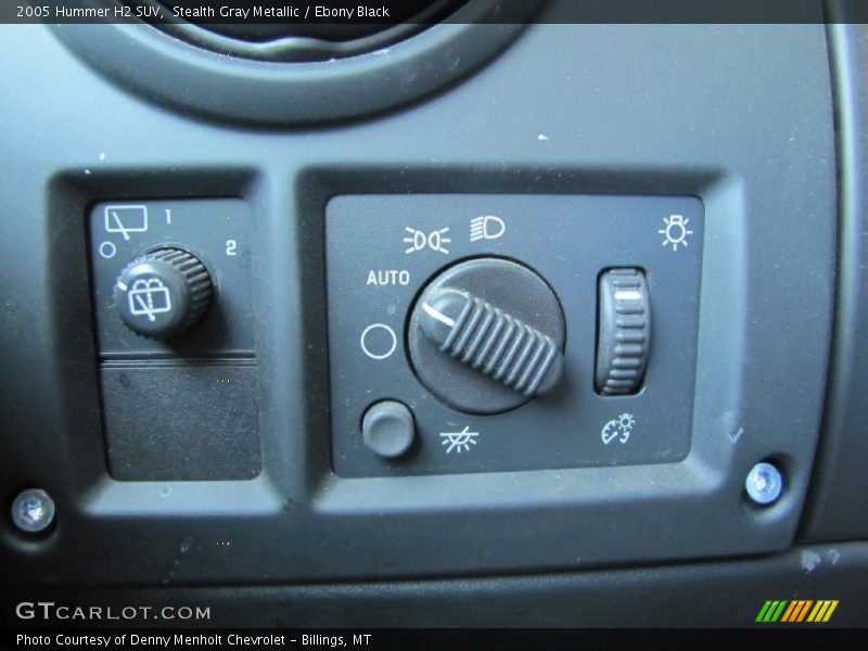 Controls of 2005 H2 SUV