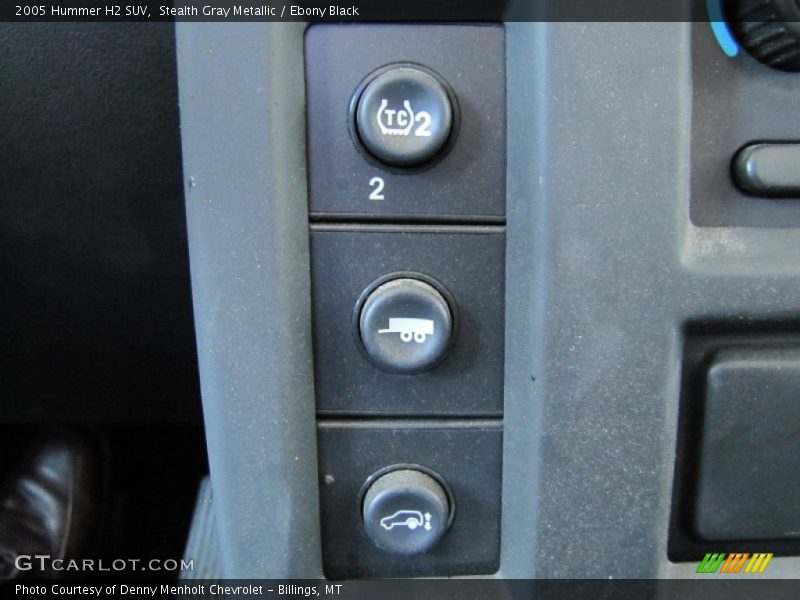 Controls of 2005 H2 SUV
